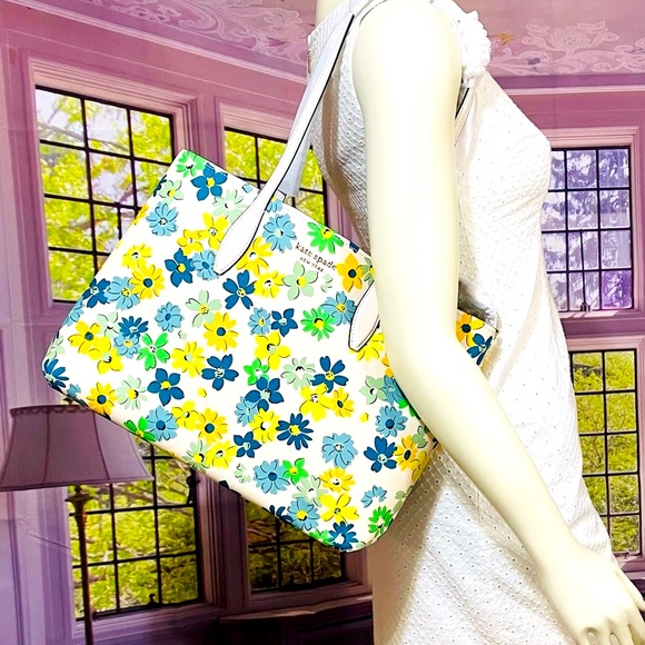 NWT Kate Spade All day Floral Medley Latge Tote with wristlet and dust bag - Picture 2 of 13